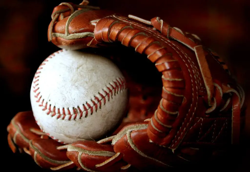 Can baseball gloves be used for softball?