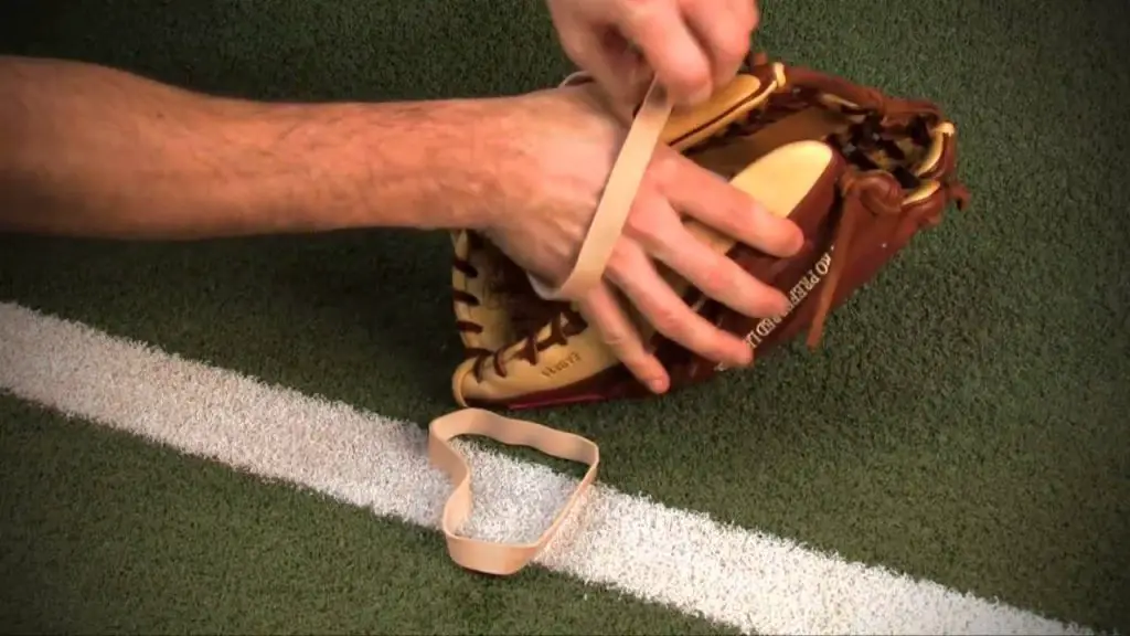 What is the best Baseball glove for small hands?