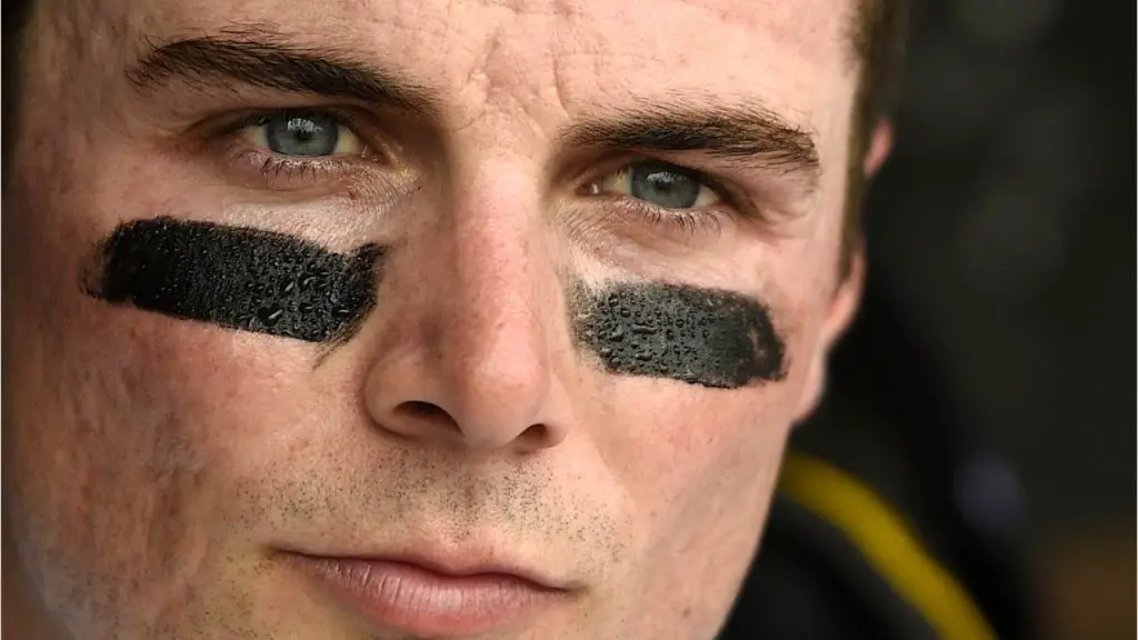 Why Do Baseball Players Put Black Under Their Eyes?