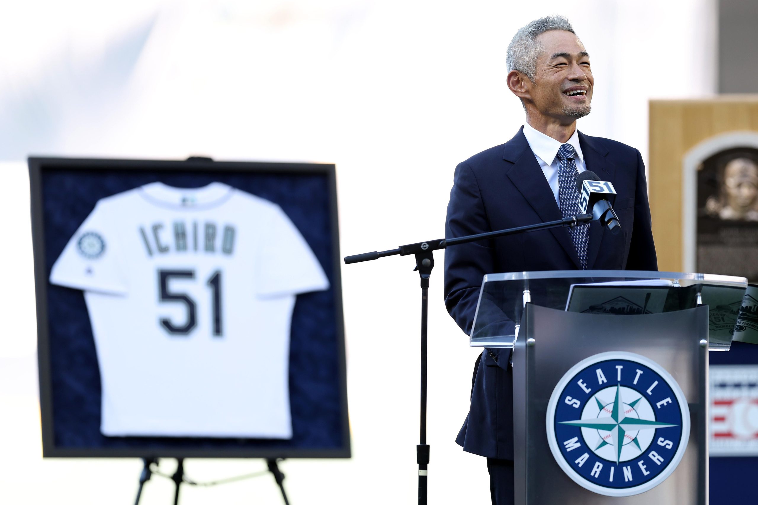 Ichiro to Be Honored with Statue at Mariners' Stadium in 2026 After Jersey Retirement