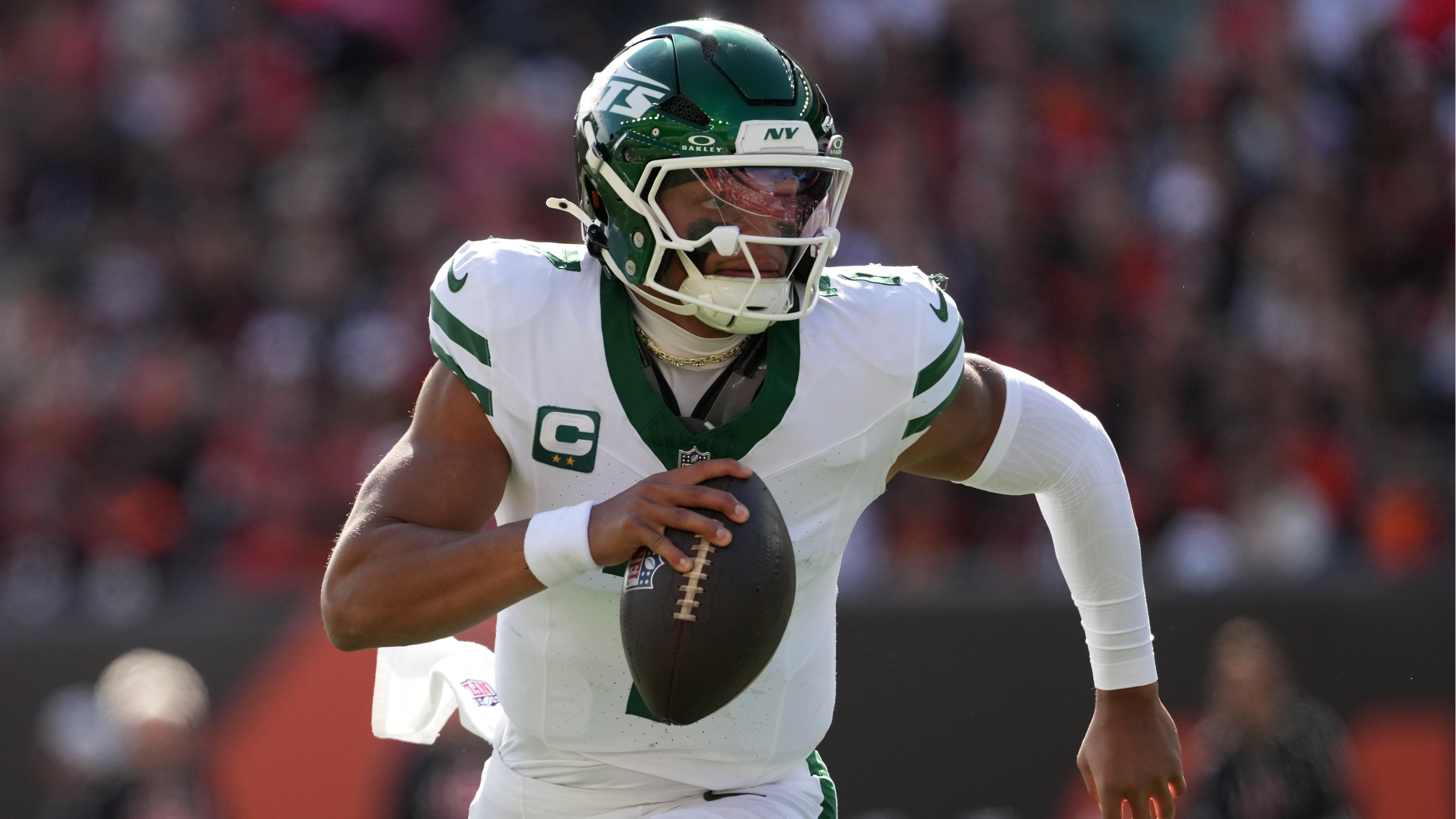 Jets' Justin Fields Reveals He Cried in a Closet After 'Encouraging' Texts from Family