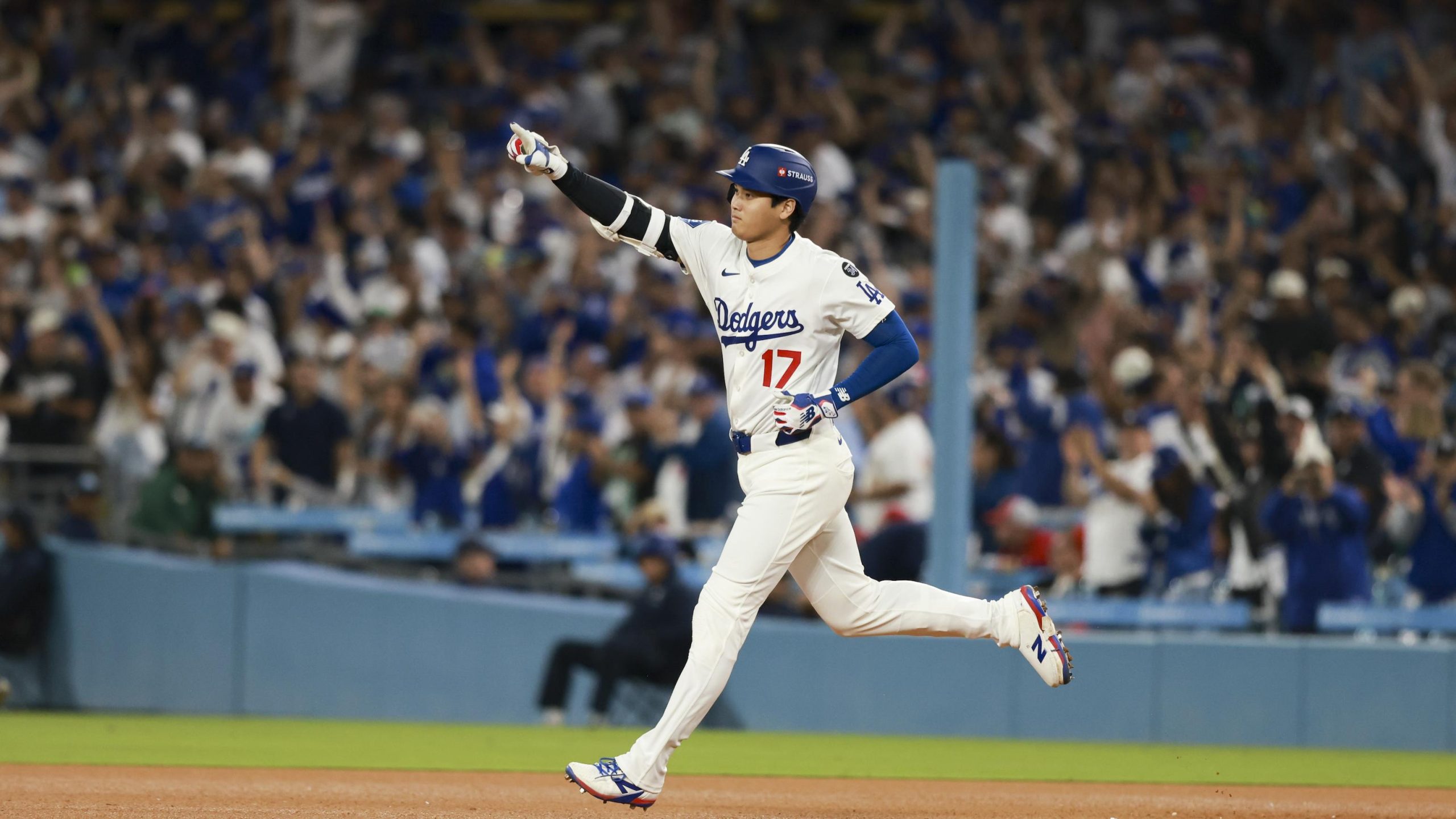 Wild Card Series - Cincinnati Reds v Los Angeles Dodgers - Game 1