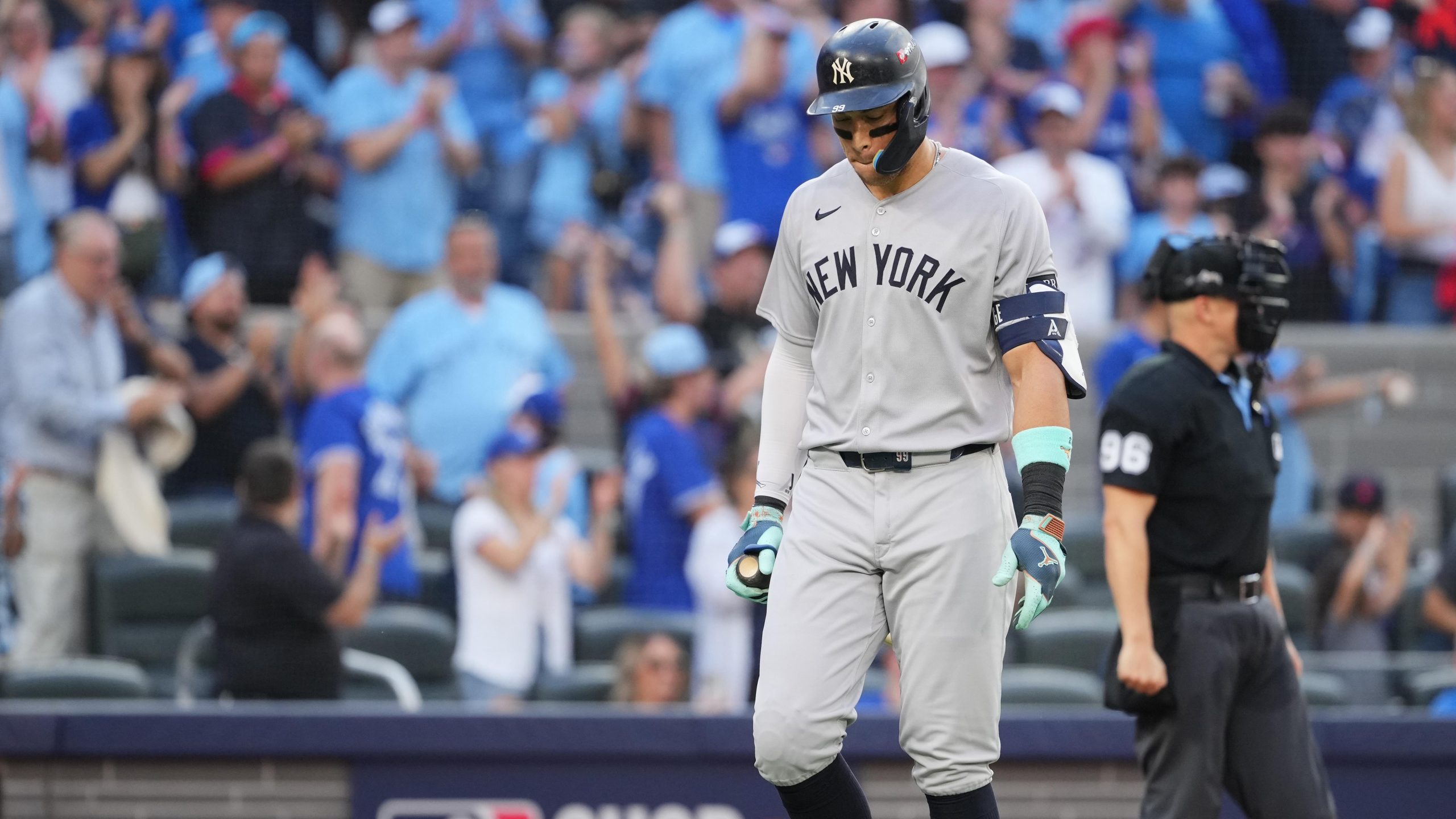 Aaron Judge, Yankees' Offense Leave Fans Disappointed in ALDS Game 1 Loss to Blue Jays