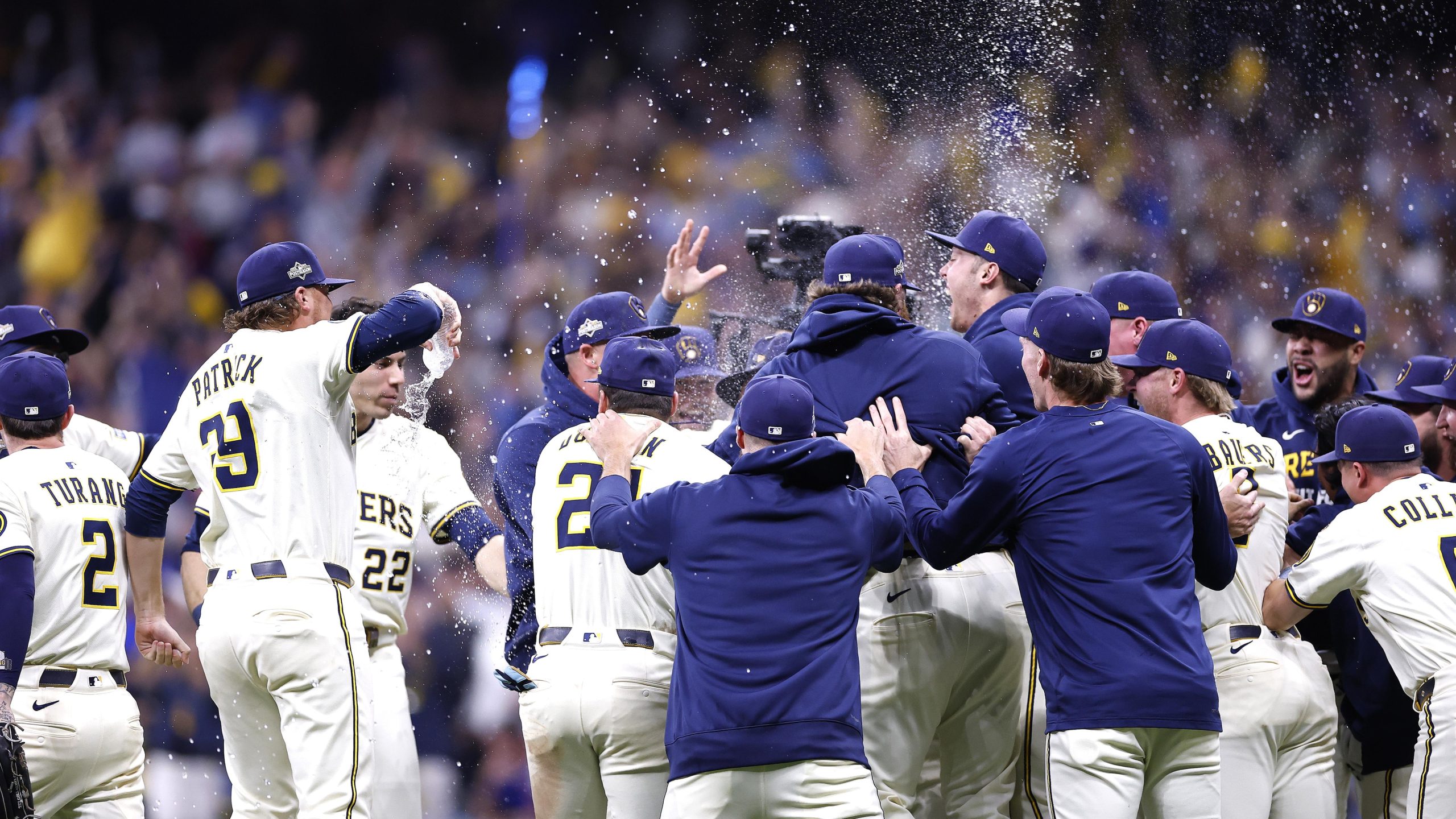 Division Series - Chicago Cubs v Milwaukee Brewers - Game Five