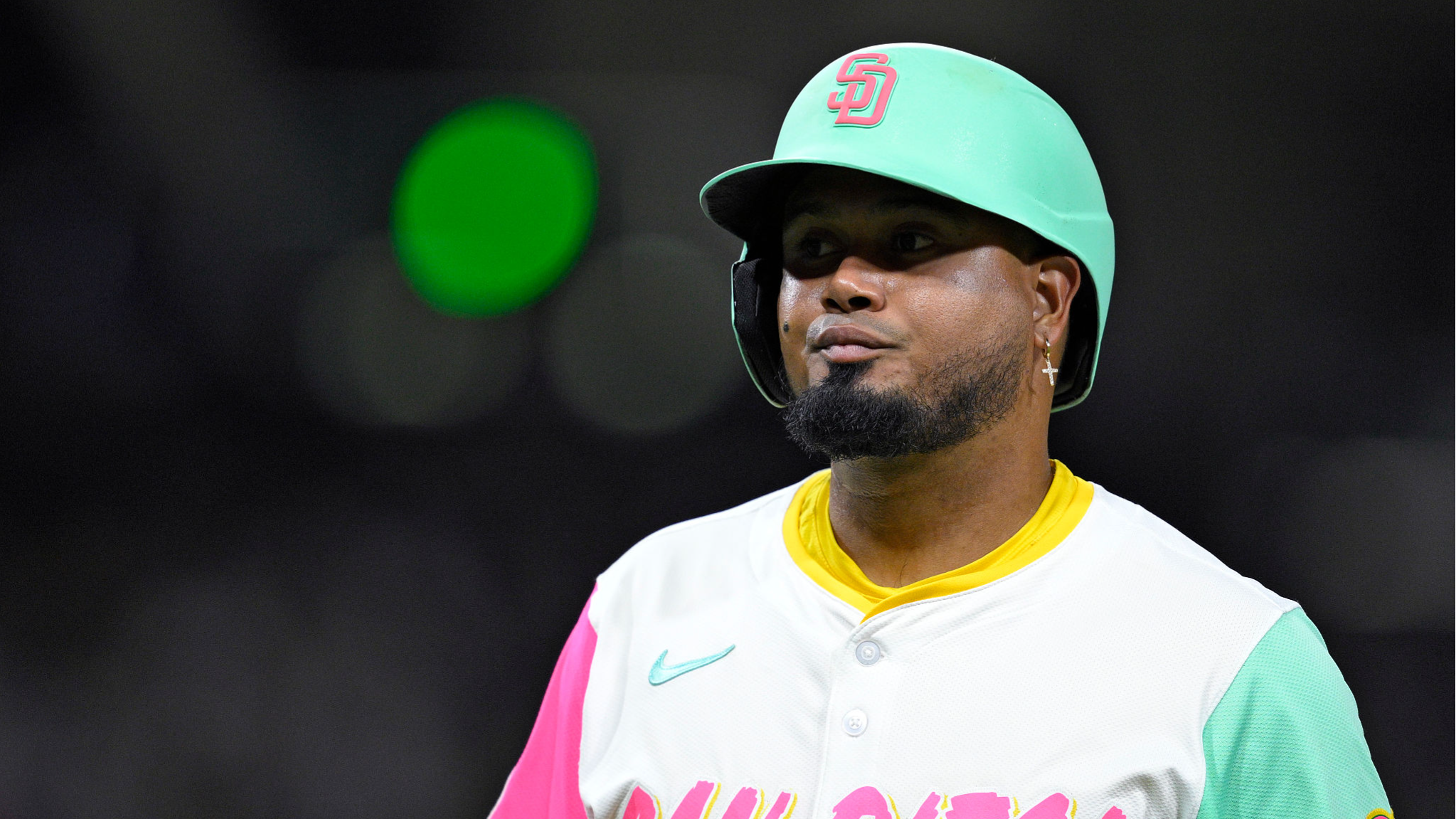 Luis Arraez, Giants Reportedly Agree to Contract in MLB Free Agency